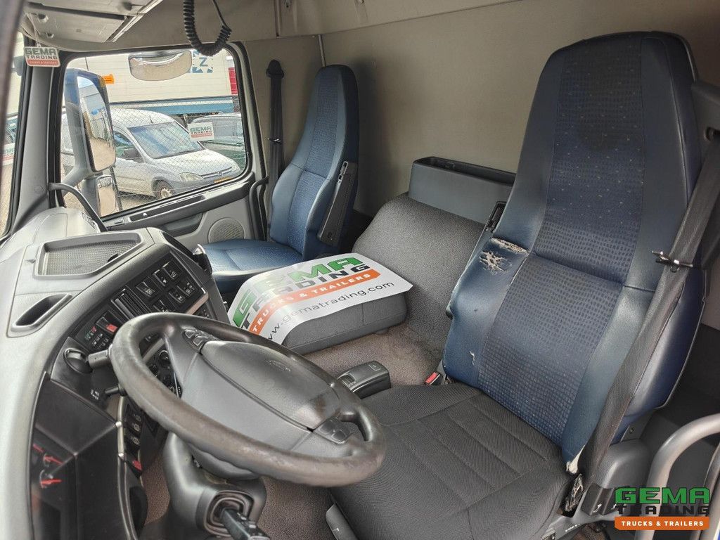 Volvo FM 330 EEV 6X2 Day Cabin EEV - Roller Tarpaulin Storage Box 7.2m - Hardwood Floor - Crane Connection