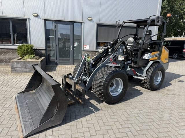 Giant G3500 X-tra 1400uur Full option NIEUWSTAAT Minishovel