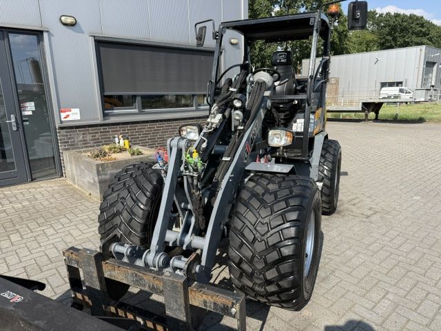 Giant G3500 X-tra 1400uur Full option NIEUWSTAAT Minishovel