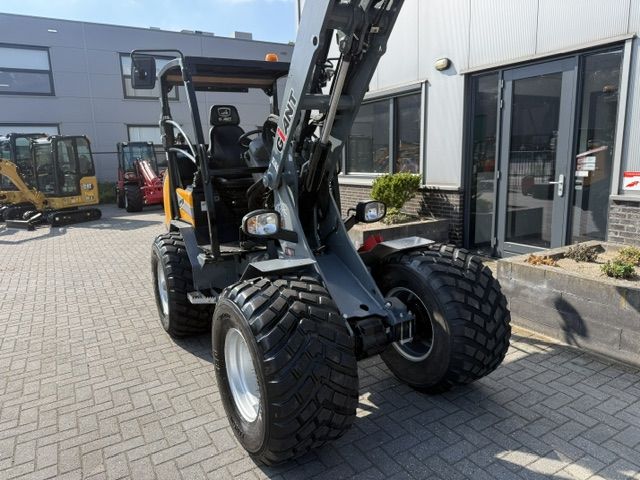 Giant G3500 X-tra 1400uur Full option NIEUWSTAAT Minishovel
