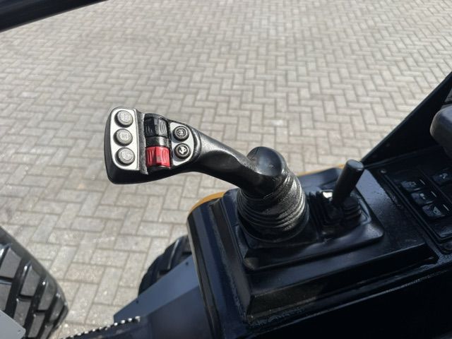 Giant G3500 X-tra 1400uur Full option NIEUWSTAAT Minishovel