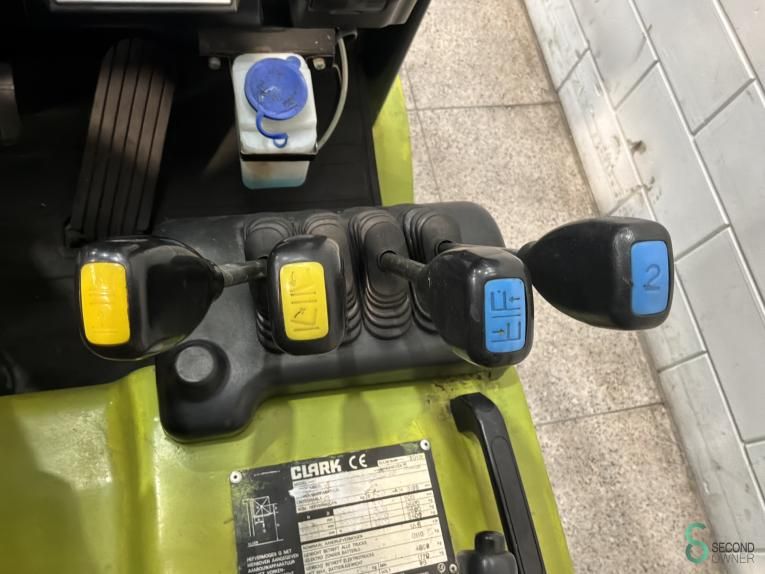 Forklifts Electric Clark GEX 30 2011 Triplex