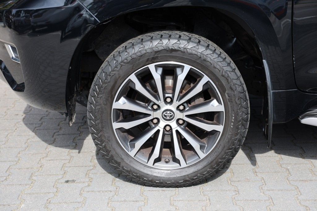 Toyota Landcruiser 150 2.8 D-4D 5DRS EXECUTIVE A/T VAN