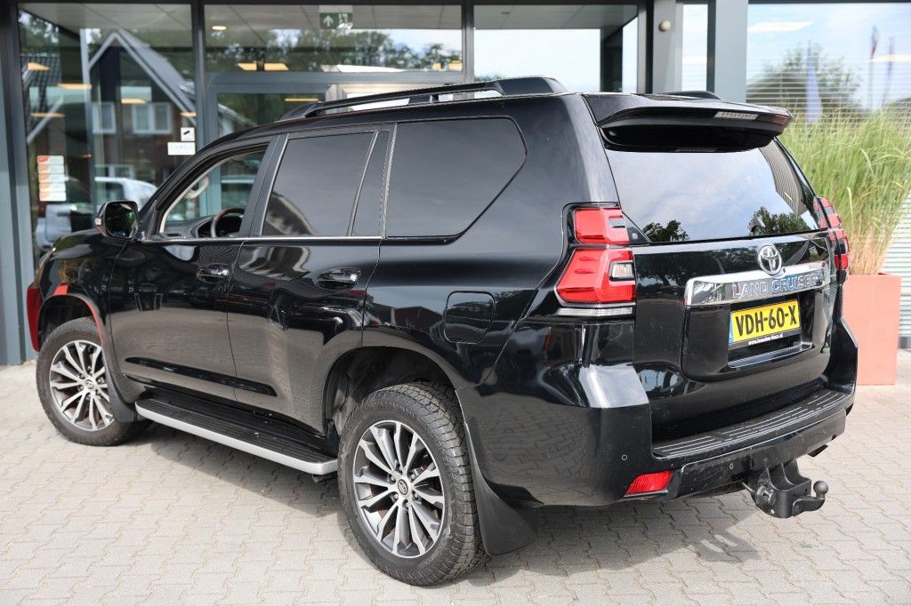 Toyota Landcruiser 150 2.8 D-4D 5DRS EXECUTIVE A/T VAN