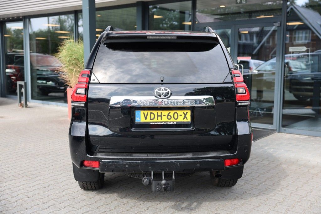 Toyota Landcruiser 150 2.8 D-4D 5DRS EXECUTIVE A/T VAN