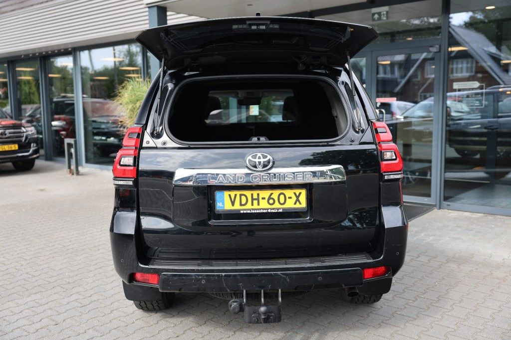 Toyota Landcruiser 150 2.8 D-4D 5DRS EXECUTIVE A/T VAN