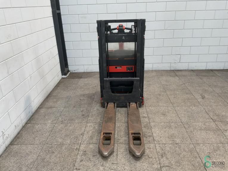 Stackers Electric Linde D08 2016 Hours 611