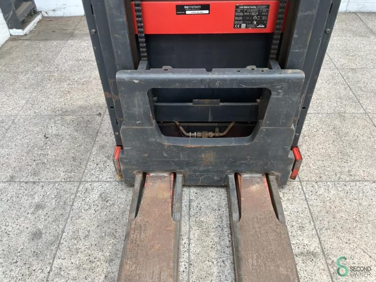 Stackers Electric Linde D08 2016 Hours 611