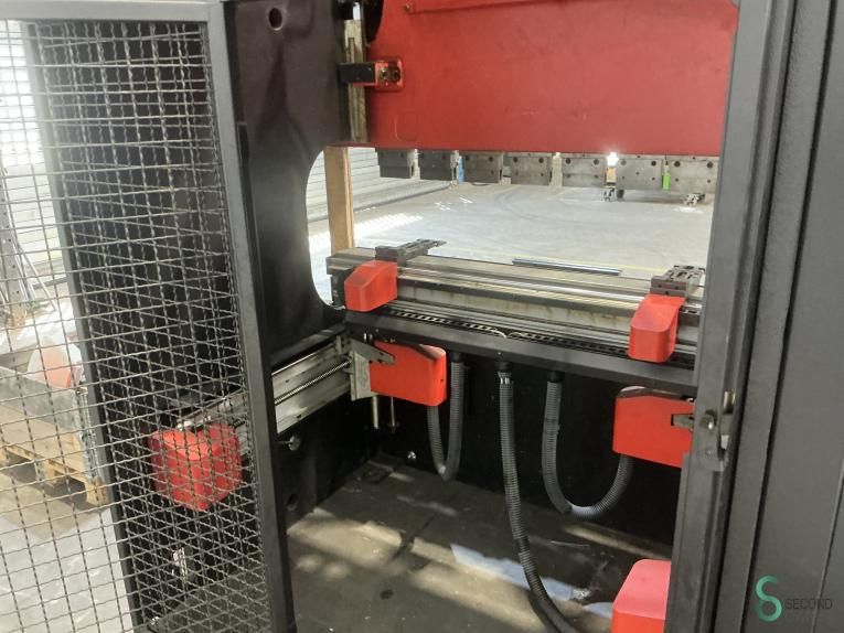 Press brakes Amada HFE 50-20 2001 8 Axis