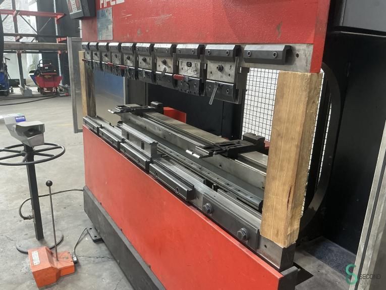 Press brakes Amada HFE 50-20 2001 8 Axis