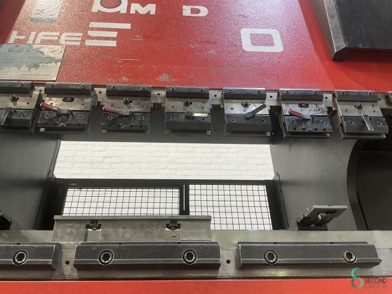 Press brakes Amada HFE 50-20 2001 8 Axis