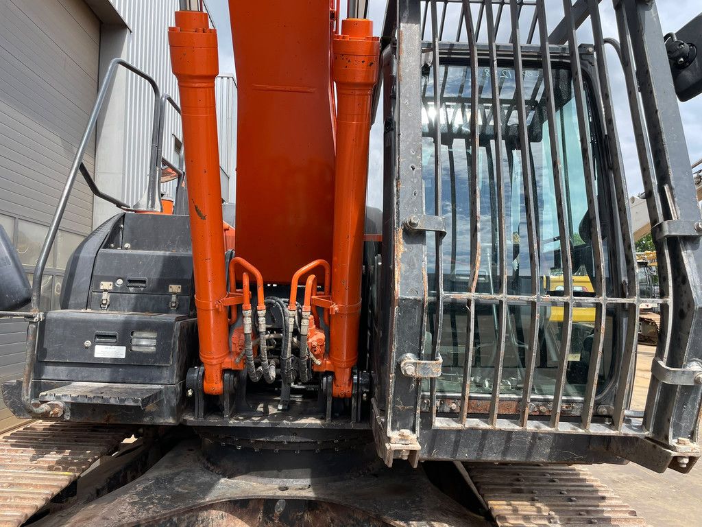 Hitachi ZX210LC-6