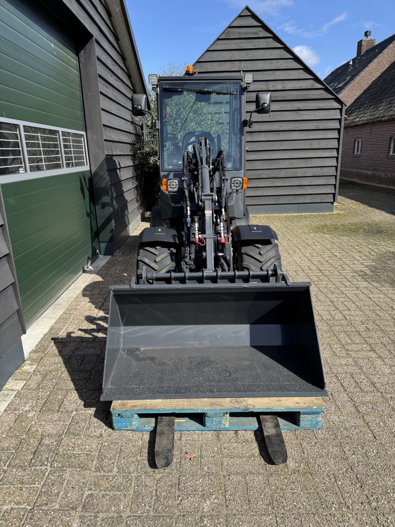 Landward/Panther W25 minishovel /miniloader demo