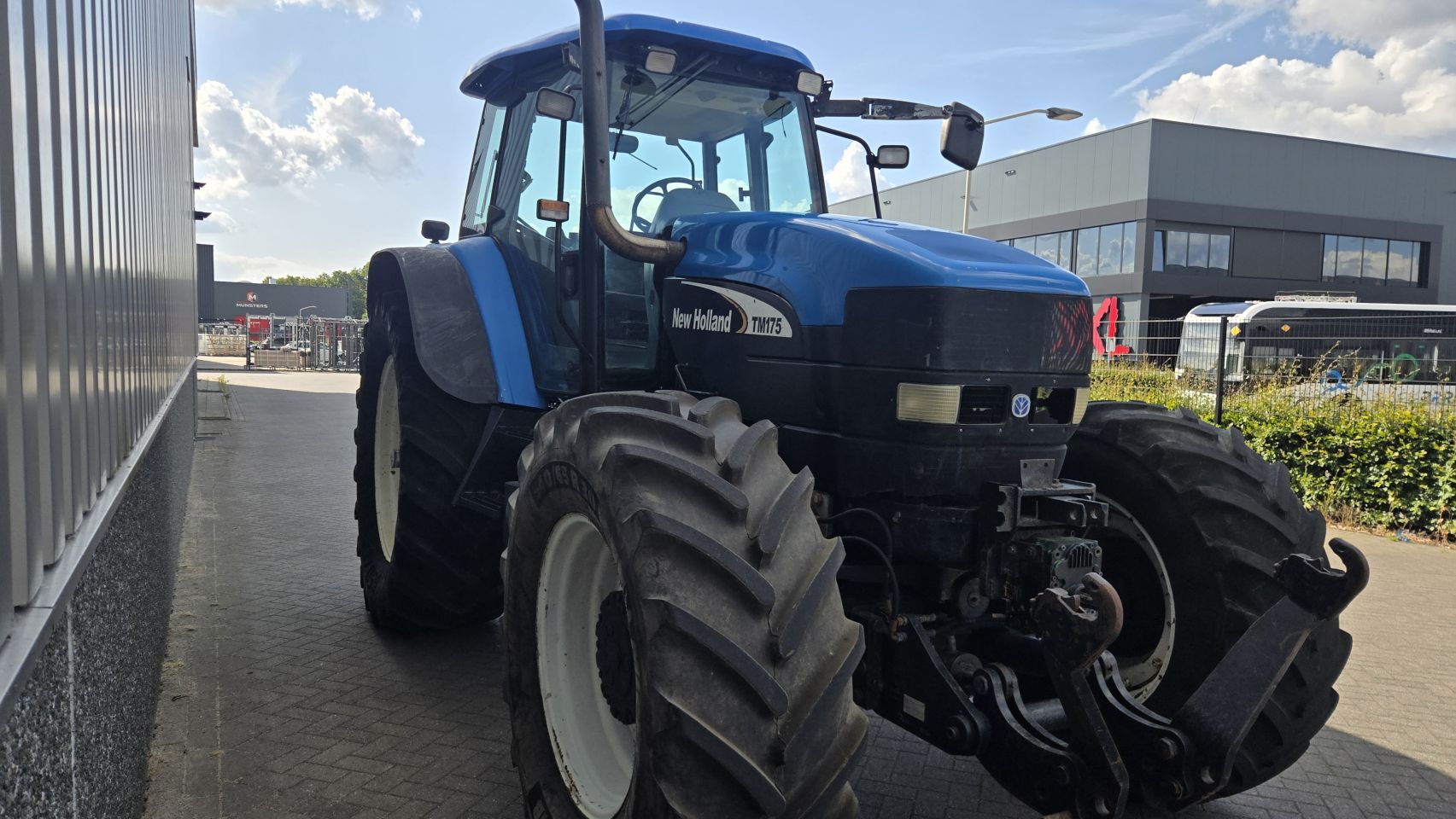 2003 New Holland TM 175 Front hef en aftakas Airco