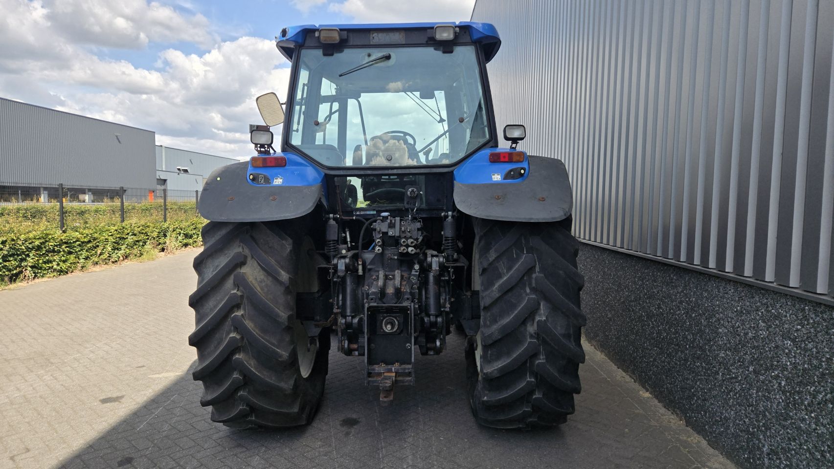 2003 New Holland TM 175 Front hef en aftakas Airco