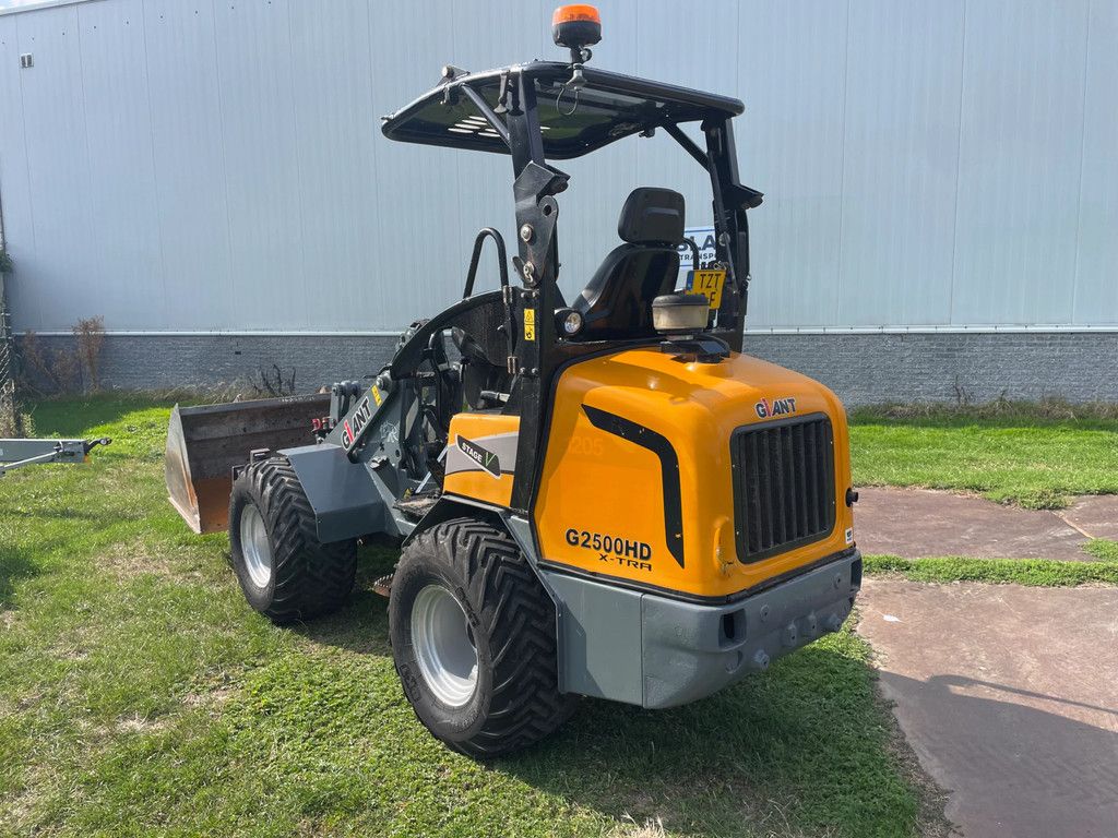 Giant G2500HD Xtra shovel