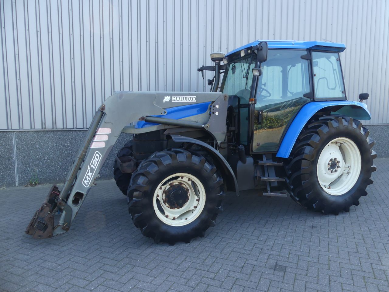 2003 TS 115 New Holland met voorlader en airco