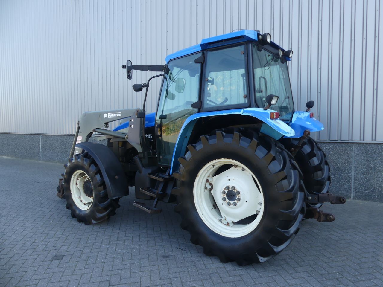2003 TS 115 New Holland met voorlader en airco