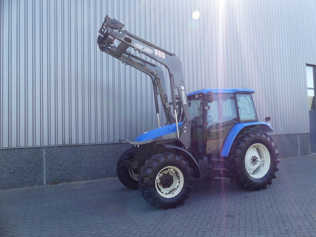 2003 TS 115 New Holland met voorlader en airco