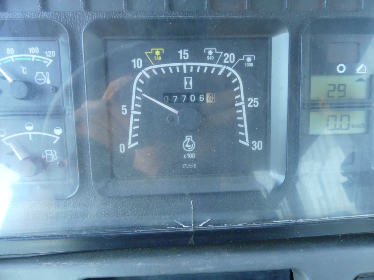 2003 TS 115 New Holland met voorlader en airco