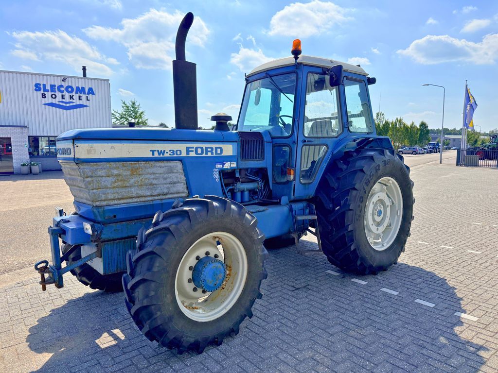 Ford TW-30 4WD