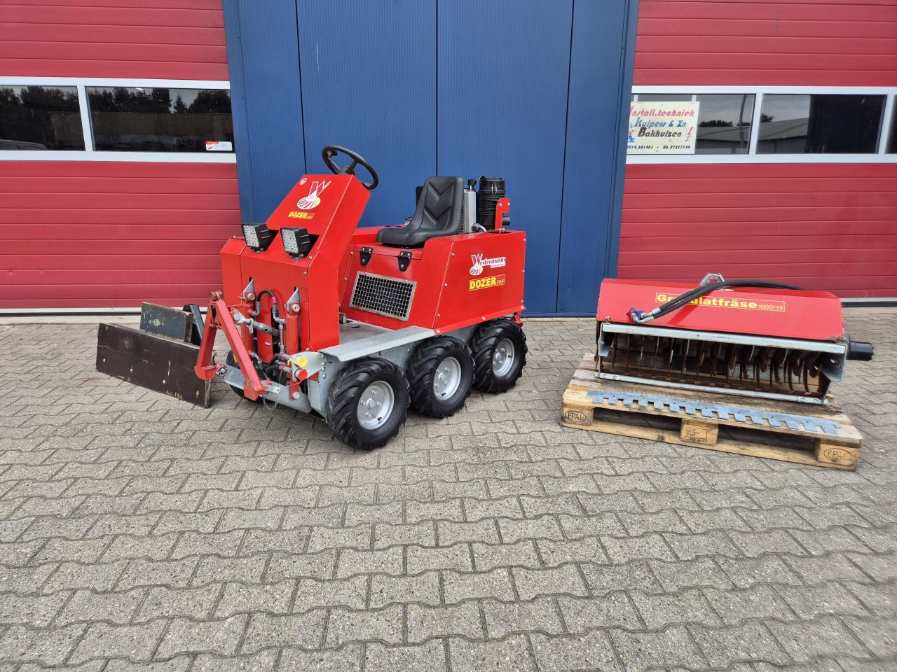 WESTERMANN DOZER 29HP MET FREES EN SCHUIFBLAD SLECHTS 105 UUR