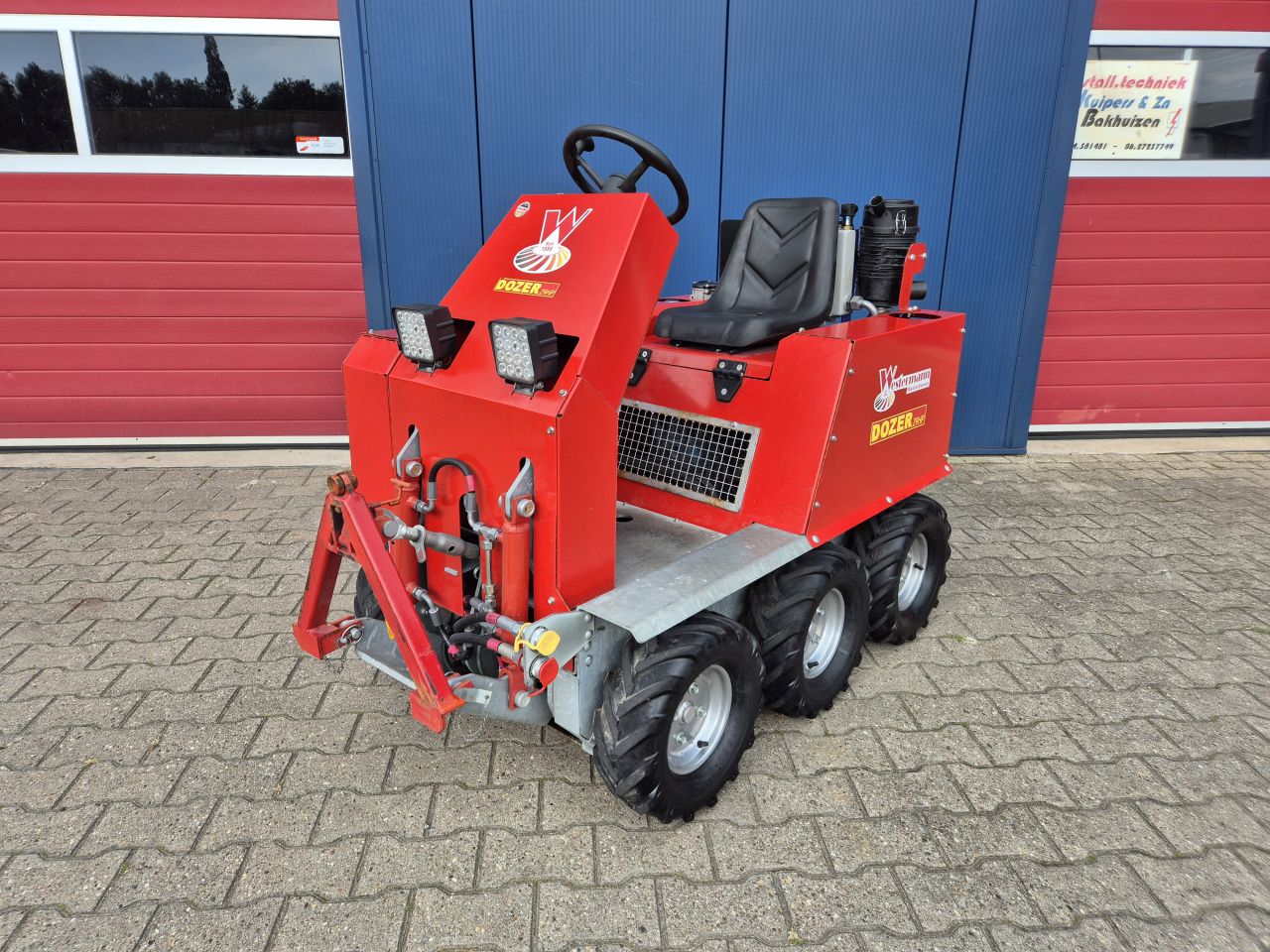 WESTERMANN DOZER 29HP MET FREES EN SCHUIFBLAD SLECHTS 105 UUR