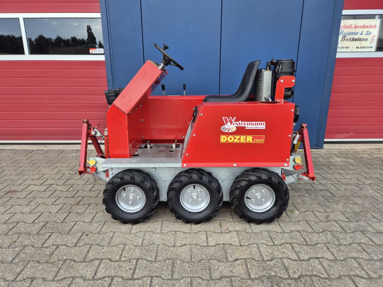 WESTERMANN DOZER 29HP MET FREES EN SCHUIFBLAD SLECHTS 105 UUR