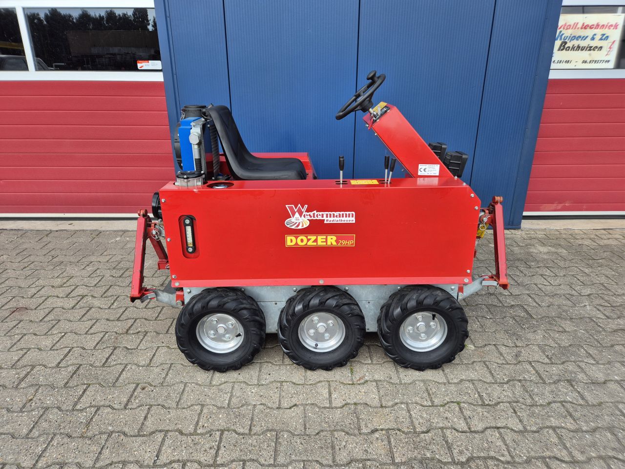 WESTERMANN DOZER 29HP MET FREES EN SCHUIFBLAD SLECHTS 105 UUR