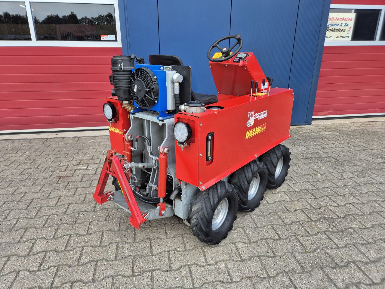 WESTERMANN DOZER 29HP MET FREES EN SCHUIFBLAD SLECHTS 105 UUR