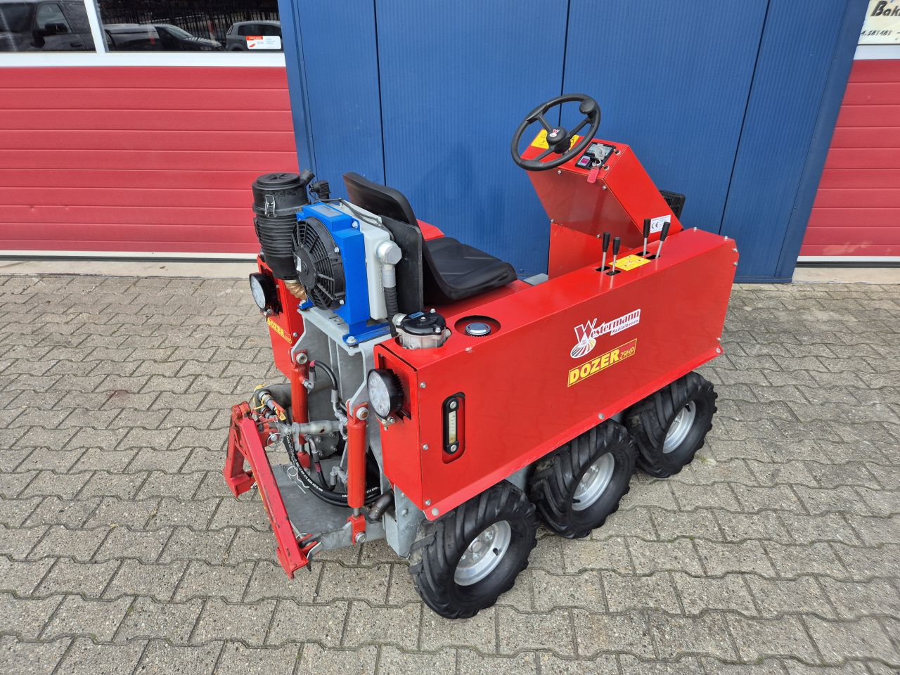 WESTERMANN DOZER 29HP MET FREES EN SCHUIFBLAD SLECHTS 105 UUR