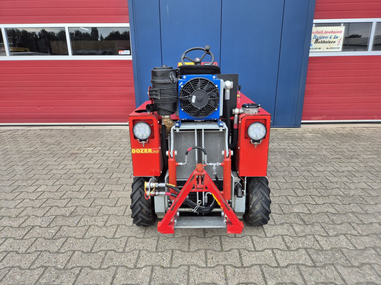 WESTERMANN DOZER 29HP MET FREES EN SCHUIFBLAD SLECHTS 105 UUR