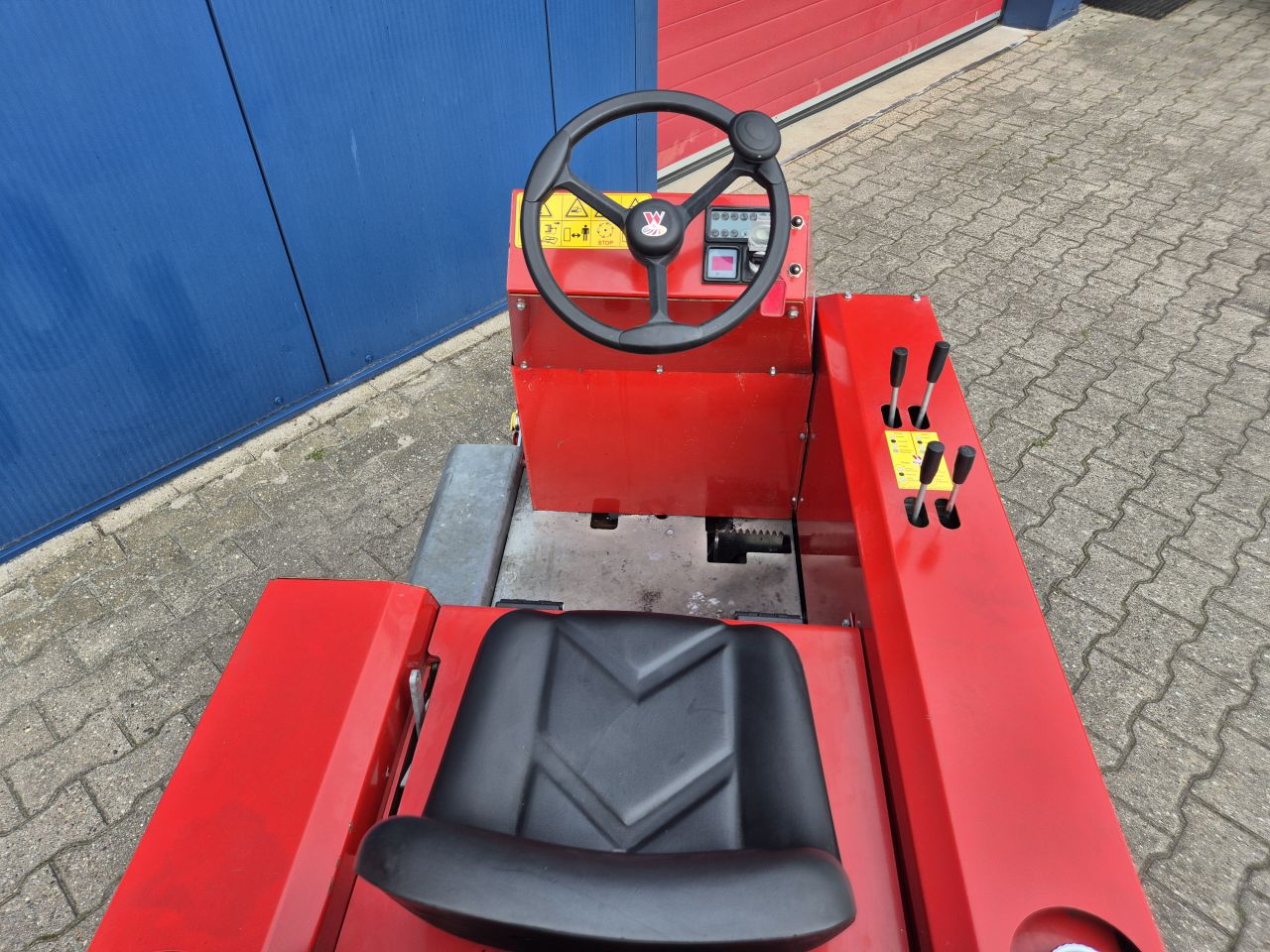 WESTERMANN DOZER 29HP MET FREES EN SCHUIFBLAD SLECHTS 105 UUR