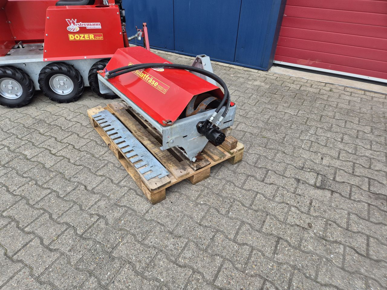 WESTERMANN DOZER 29HP MET FREES EN SCHUIFBLAD SLECHTS 105 UUR