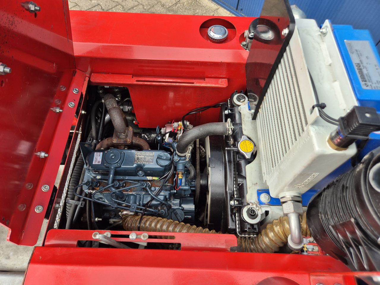 WESTERMANN DOZER 29HP MET FREES EN SCHUIFBLAD SLECHTS 105 UUR
