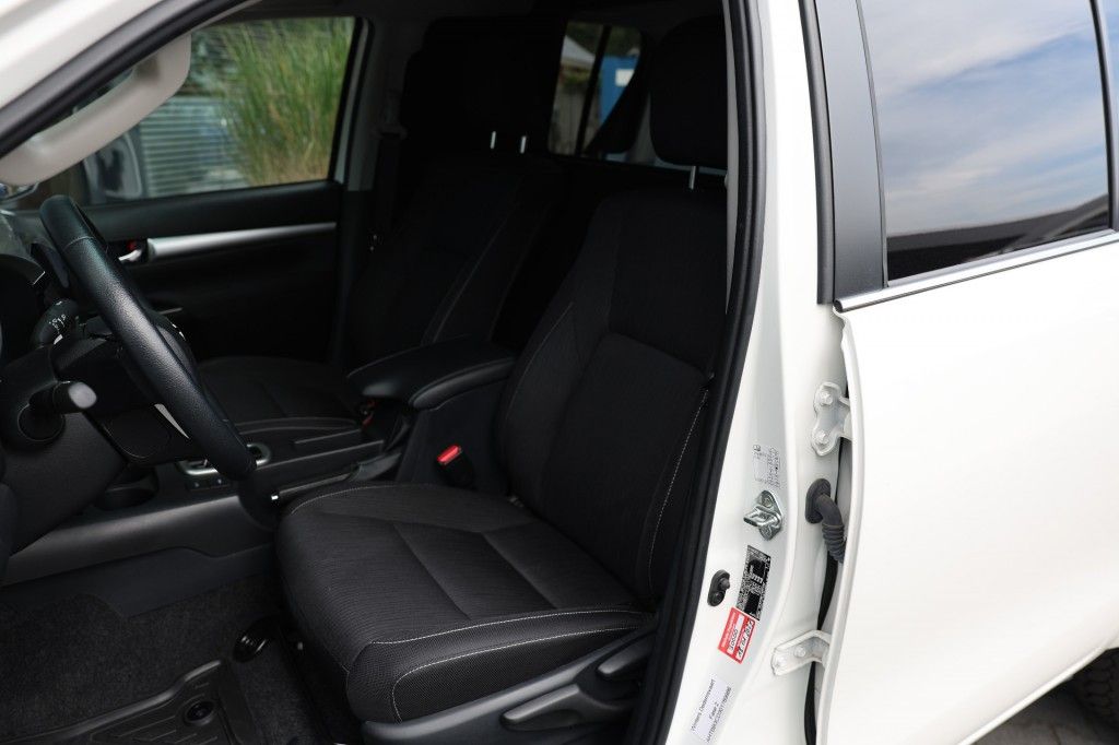 Toyota Hilux 2.4 D-4D DUBBEL CABIN PROFESSIONAL 2 ZITS 4WD VAN