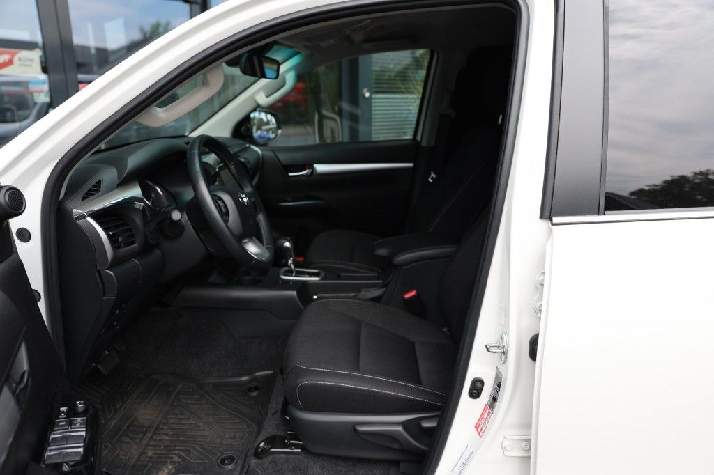 Toyota Hilux 2.4 D-4D DUBBEL CABIN PROFESSIONAL 2 ZITS 4WD VAN