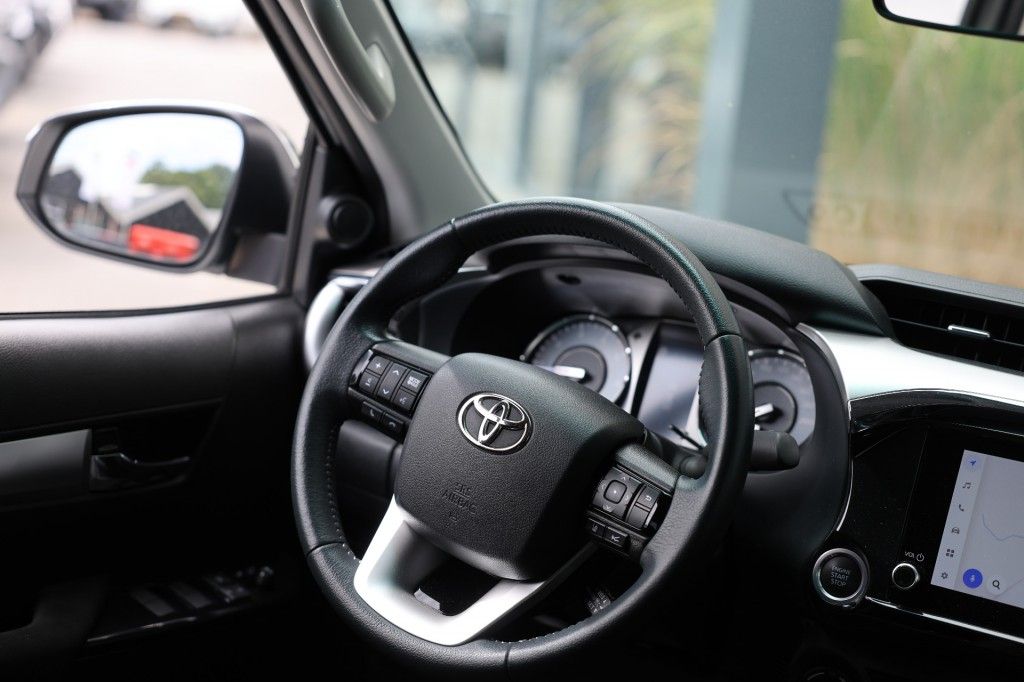 Toyota Hilux 2.4 D-4D DUBBEL CABIN PROFESSIONAL 2 ZITS 4WD VAN