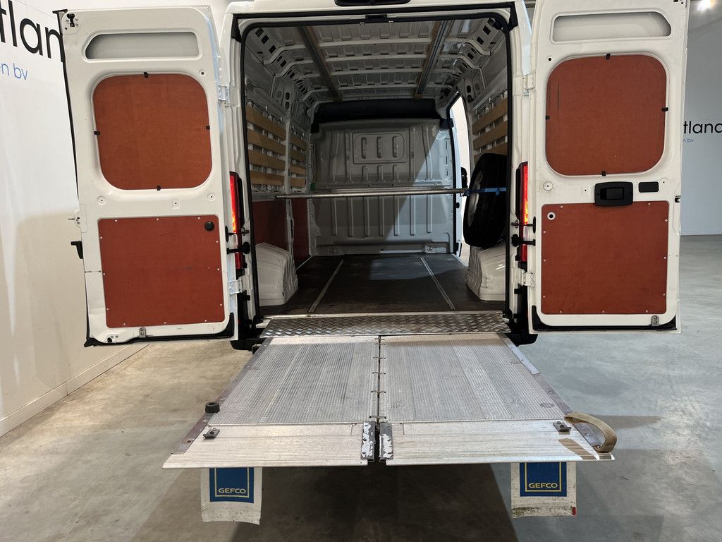 Peugeot Boxer 335 2.2 BlueHDi 140 PK L3H2 Premium / Dhollandia Laadklep / Euro 6 / Airco / Camera / Cruise Control / Navigatie / 3-Zits / 40.000 KM !!