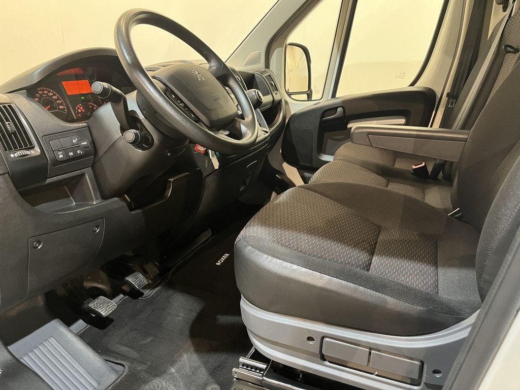 Peugeot Boxer 335 2.2 BlueHDi 140 PK L3H2 Premium / Dhollandia Laadklep / Euro 6 / Airco / Camera / Cruise Control / Navigatie / 3-Zits / 40.000 KM !!