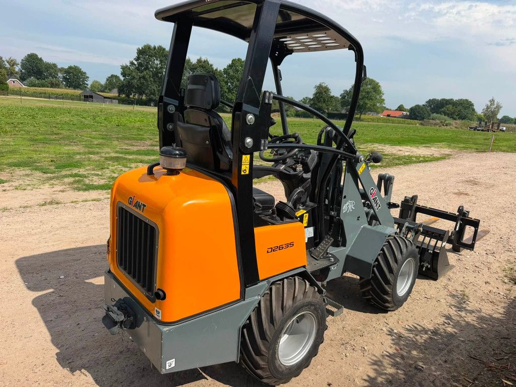 Giant 263S Shovel Loader