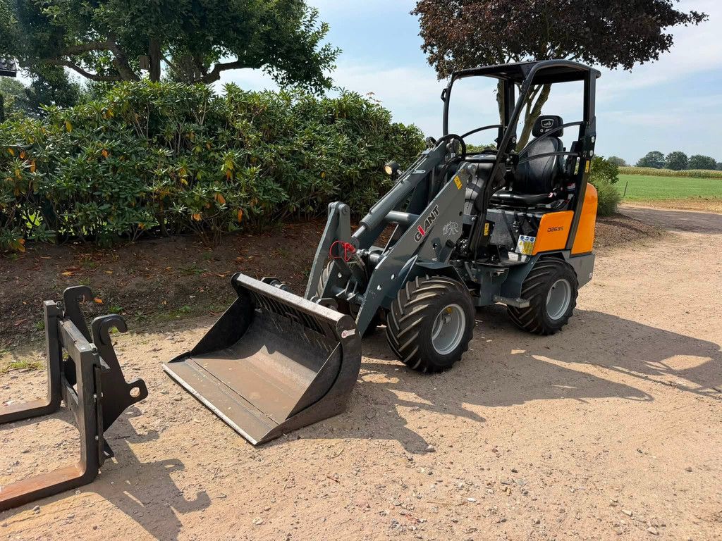 Giant 263S Shovel Loader
