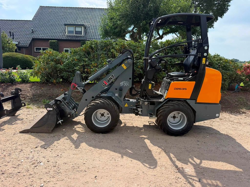 Giant 263S Shovel Loader
