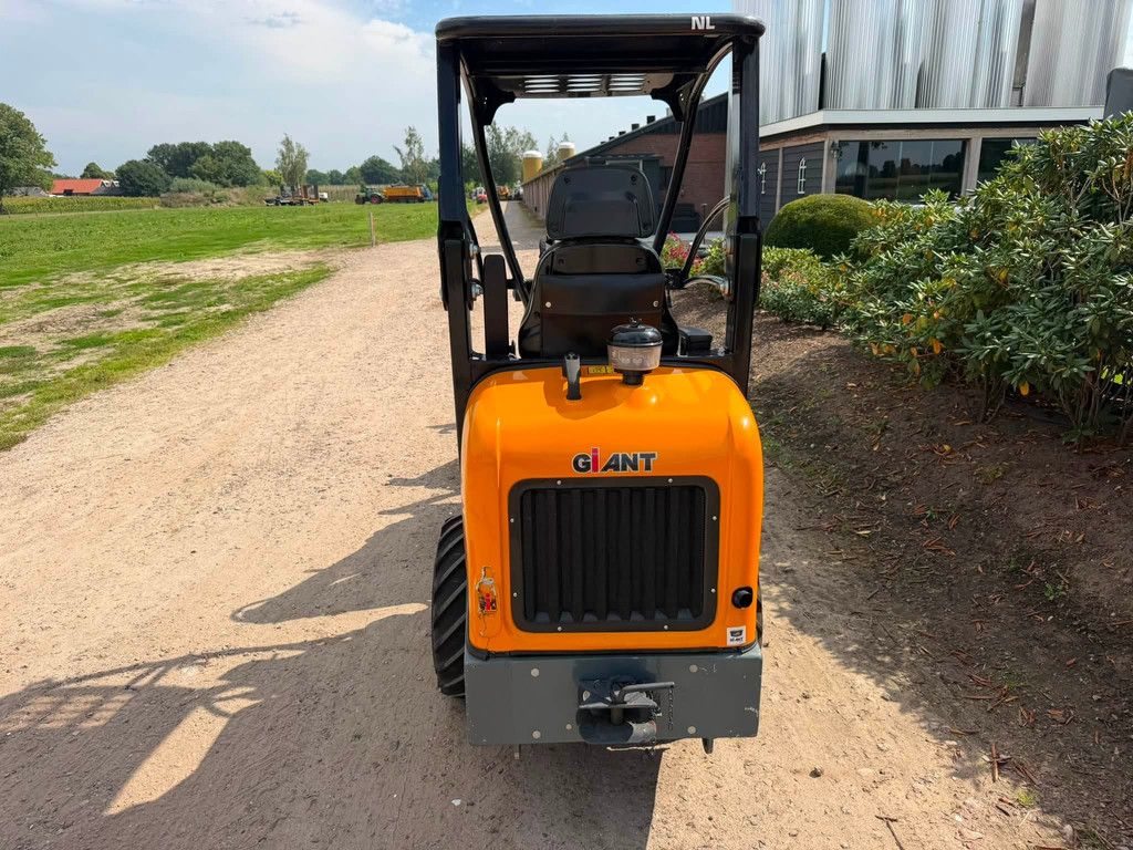 Giant 263S Shovel Loader