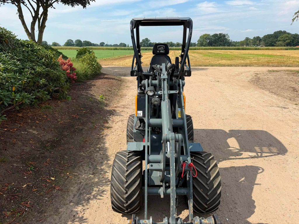 Giant 263S Shovel Loader