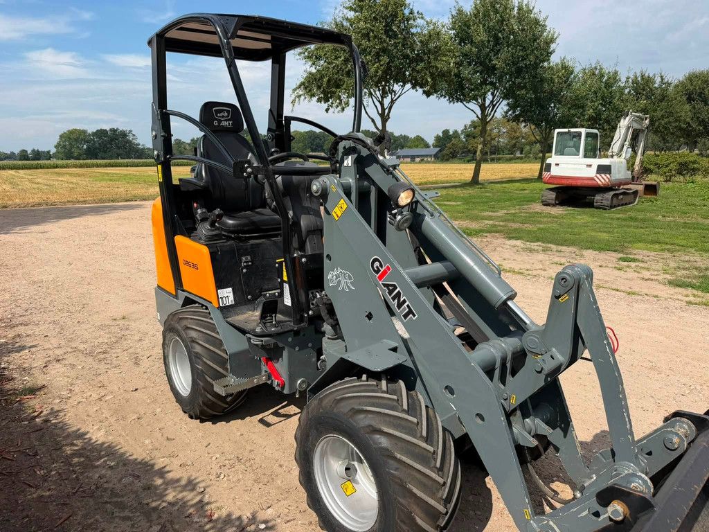 Giant 263S Shovel Loader