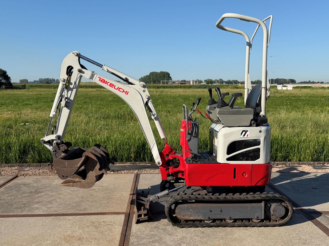 Takeuchi TB210R
