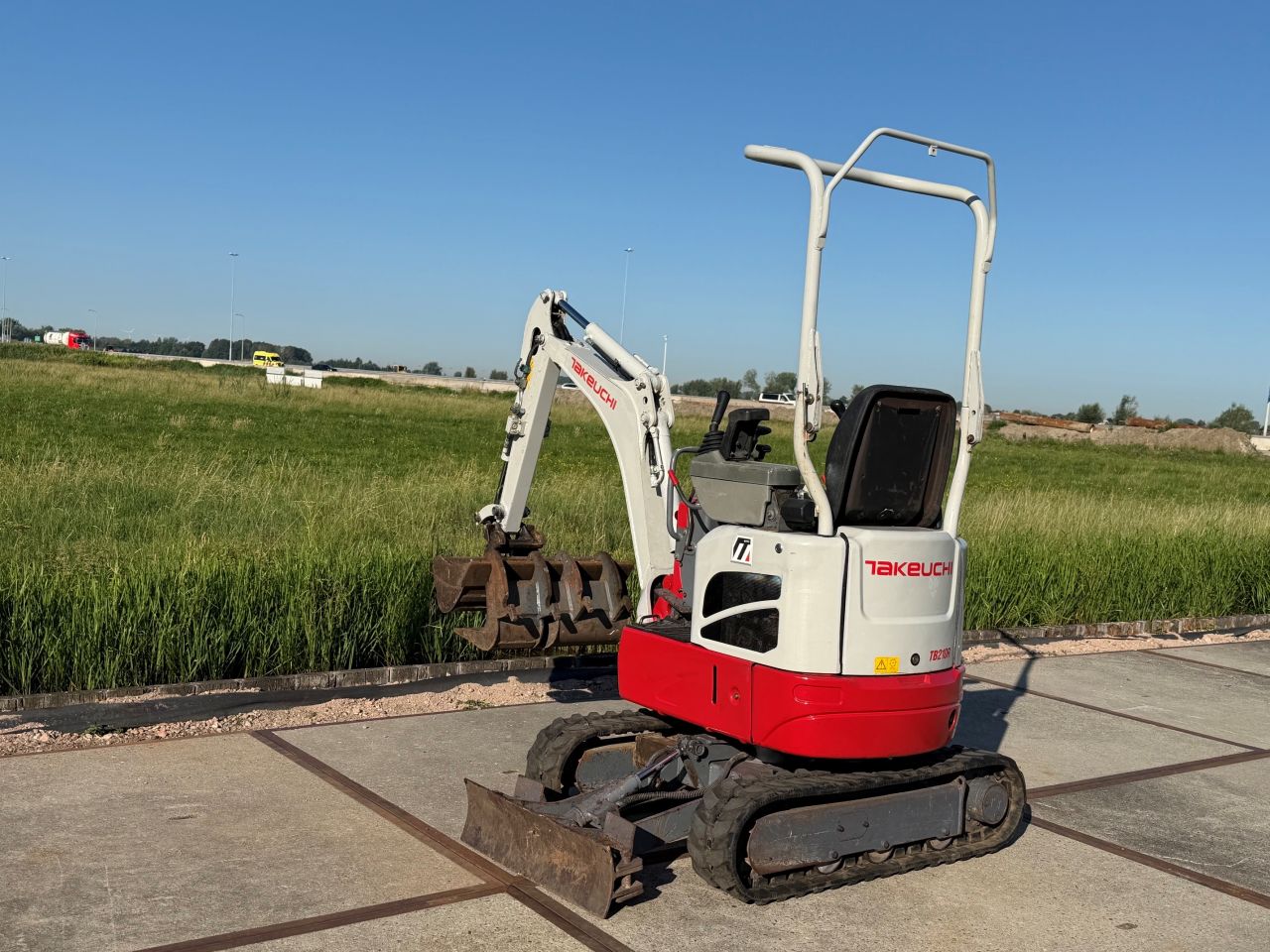 Takeuchi TB210R