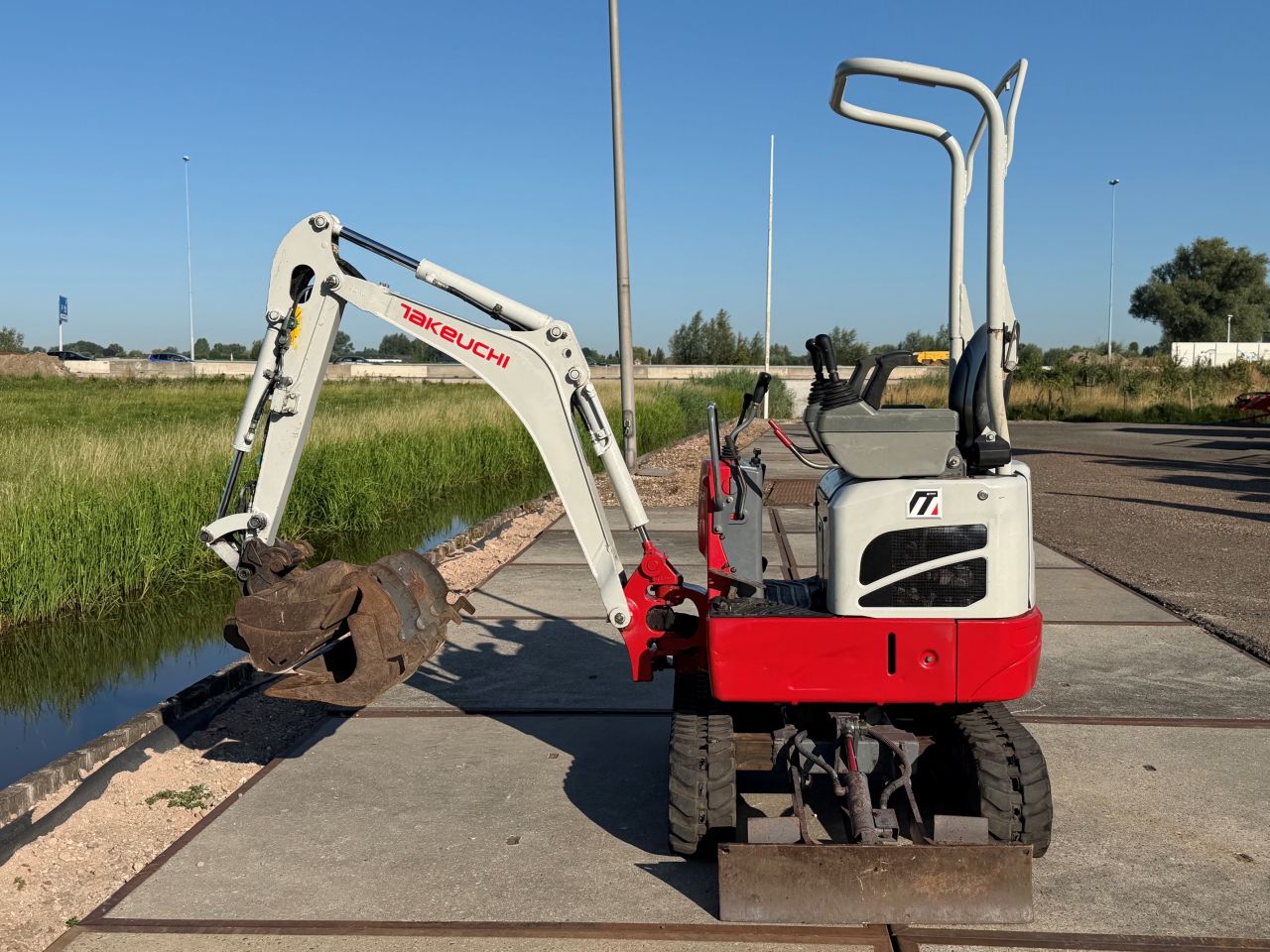 Takeuchi TB210R