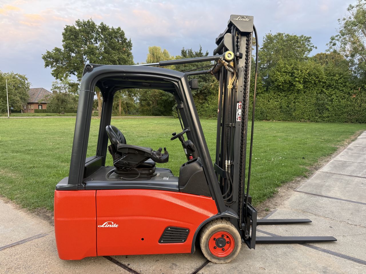 Linde 1600KG elektrisch - Sideshift - Doorkijkmast